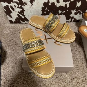 Crown Vintage CV-Miyan Espadrille in Merigold/Quicksand/Pinata/Zion Size 8.5